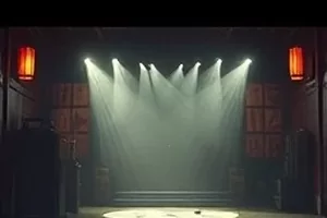 纪录片《河湾渔事》晨雾中收网的渔船剪影